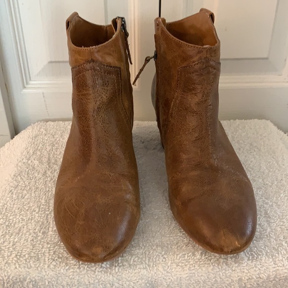 Brown booties, gently used, good condition - Picture 2 of 5